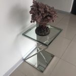 Mesa de vidrio y acero